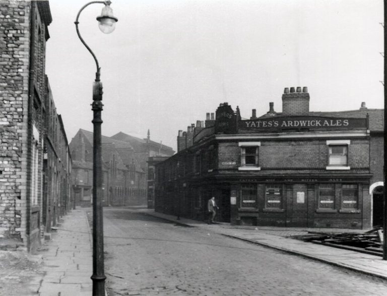 Pubs, Brewers and the 1960s Slum Clearance in Salford The Modern Backdrop